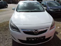 Schneeweiss/summitwhite/arctic Gebraucht 2011 Opel Astra Innovation Kleinwagen | 3.400 € (Guter Preis)