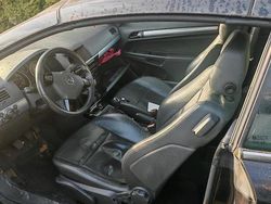 Schwarz Gebraucht 2007 Opel Astra Cabriolet Cabrio | 1.600 €