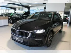Schwarz (black magic perleffekt) Neu 2025 Skoda Scala Tour Kleinwagen | 28.995 € (Etwas zu teuer)