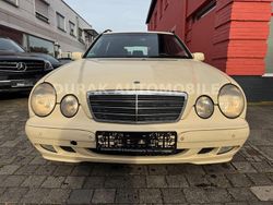 Gelb Gebraucht 2003 Mercedes E220 Elegance Kombi | 2.300 €