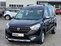 Schwarz Gebraucht 2020 Dacia Dokker Stepway Van / Kleinbus | 16.490 € (Teuer)