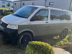 Weiß Gebraucht 2003 VW Caravelle Van / Kleinbus | 6.150 €