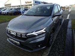 Grau Neu 2025 Dacia Sandero Expression Limousine | 16.500 €