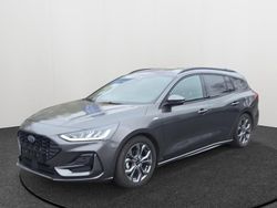 Grau Gebraucht 2024 Ford Focus ST-Line Limousine | 21.590 € (Superpreis)