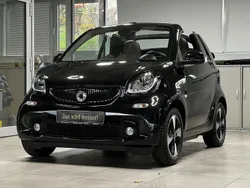 Schwarz Gebraucht 2018 Smart ForTwo Cabrio Cabrio | 14.430 € (Etwas zu teuer)