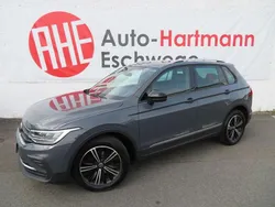 Grau Gebraucht 2021 VW Tiguan SUV | 22.379 € (Fairer Preis)