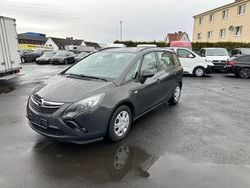 Grau Gebraucht 2015 Opel Zafira Tourer Style Van / Kleinbus | 4.300 € (Fairer Preis)