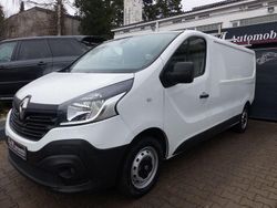 Weiß Gebraucht 2017 Renault Trafic Komfort Van / Kleinbus | 12.980 € (Fairer Preis)