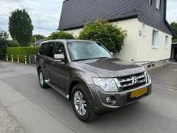 Braun Gebraucht 2013 Mitsubishi Pajero Intense SUV | 17.900 € (Fairer Preis)