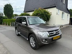Braun Gebraucht 2013 Mitsubishi Pajero Intense SUV | 16.900 € (Guter Preis)