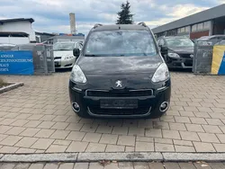 Schwarz Gebraucht 2012 Peugeot Partner Tepee Allure Van / Kleinbus | 4.999 € (Superpreis)