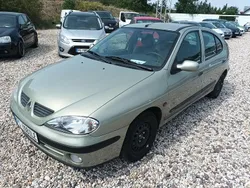 Grün Gebraucht 2002 Renault Mégane II Authentique Limousine | 1.690 € (Fairer Preis)