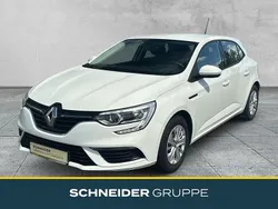 Weiß Gebraucht 2016 Renault Mégane III Life Limousine | 9.490 € (Etwas zu teuer)