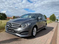 Grau Gebraucht 2017 Mercedes B180 Van / Kleinbus | 15.499 € (Fairer Preis)