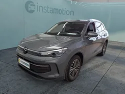 Grau Gebraucht 2024 VW Tiguan Life SUV | 37.530 € (Fairer Preis)