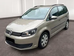 Beige Gebraucht 2013 VW Touran Trendline Van / Kleinbus | 3.890 € (Guter Preis)