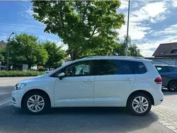 Weiß Gebraucht 2023 VW Touran Highline Van / Kleinbus | 26.990 € (Fairer Preis)