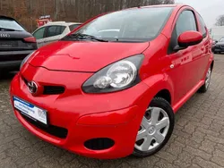 Rot Gebraucht 2011 Toyota Aygo Edition Kleinwagen | 4.450 € (Fairer Preis)