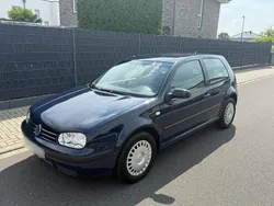 Blau Gebraucht 2002 VW Golf IV Kleinwagen | 1.450 € (Fairer Preis)