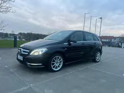 Schwarz Gebraucht 2011 Mercedes B180 Van / Kleinbus | 7.300 €
