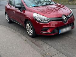 Rot Gebraucht 2017 Renault Clio IV Limousine | 6.200 € (Fairer Preis)