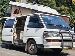 Weiß Gebraucht 1996 Mitsubishi L300 Van / Kleinbus | 7.000 €