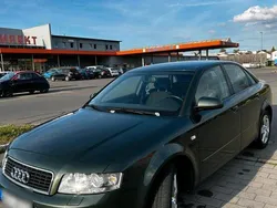 Grün Gebraucht 2002 Audi A4 Limousine | 2.000 € (Fairer Preis)