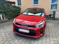 Rot Gebraucht 2018 Kia Rio DREAM-TEAM Edition Kleinwagen | 9.399 € (Guter Preis)