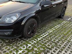 Schwarz Gebraucht 2006 Opel Astra Kombi | 1.300 € (Fairer Preis)