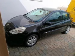 Schwarz Gebraucht 2010 Renault Clio II Kleinwagen | 2.100 €