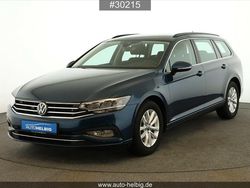 Aquamarinblau metallic Gebraucht 2023 VW Passat Business Kombi | 26.990 € (Guter Preis)