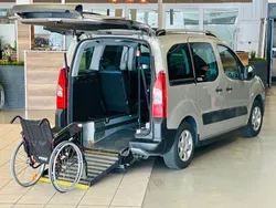 Gold Gebraucht 2011 Citroën Berlingo XTR Van / Kleinbus | 19.900 €