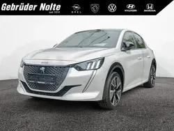 Weiß Gebraucht 2021 Peugeot e-208 GT Kleinwagen | 17.850 € (Fairer Preis)
