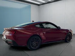 Violett Neu 2025 Ford Mustang GT Fastback Coupé | 65.099 € (Etwas zu teuer)