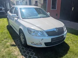 Weiß Gebraucht 2009 Skoda Octavia Classic Limousine | 4.321 € (Teuer)