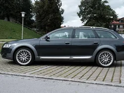 Grau Gebraucht 2011 Audi A6 Allroad Kombi | 8.200 €