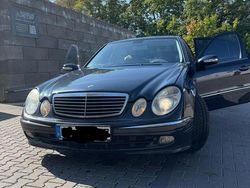 Blau Gebraucht 2003 Mercedes E240 Limousine | 1.750 € (Superpreis)