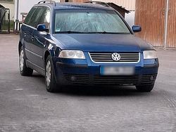 Blau Gebraucht 2001 VW Passat Kombi | 1.000 € (Superpreis)
