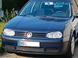 Blau Gebraucht 2004 VW Golf IV Basis Kombi | 2.000 € (Fairer Preis)
