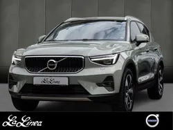 733 sage green (metallic) Gebraucht 2024 Volvo XC40 Core SUV | 36.890 € (Fairer Preis)