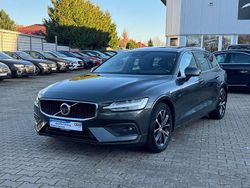 Grau Gebraucht 2020 Volvo V60 Momentum Kombi | 17.990 € (Guter Preis)