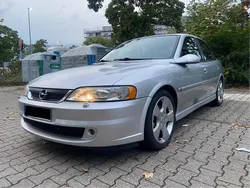 Silber Gebraucht 2002 Opel Vectra Limousine | 3.750 €