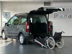 Grau Gebraucht 2016 Peugeot Partner Tepee Active Van / Kleinbus | 22.950 €