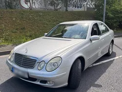 Silber Gebraucht 2004 Mercedes E200 Limousine | 2.399 € (Fairer Preis)