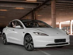Weiß Gebraucht 2025 Tesla Model 3 Long Range Limousine | 40.900 € (Teuer)