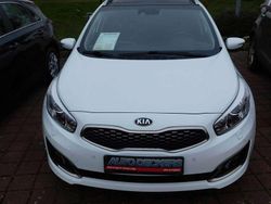 Schneeweiß Gebraucht 2018 Kia Ceed Sportswagon Platinum Edition Kombi | 15.590 € (Teuer)