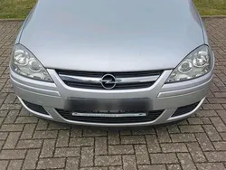 Silber Gebraucht 2005 Opel Corsa Kleinwagen | 2.600 €
