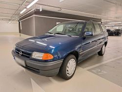 Blau Gebraucht 1994 Opel Astra Kombi | 2.500 €