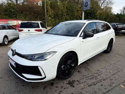 Weiß Gebraucht 2024 VW Passat R-line Kombi | 49.887 € (Teuer)