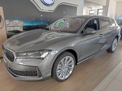 Grau Neu 2025 Skoda Superb LAURIN & KLEMENT Kombi | 56.882 € (Teuer)